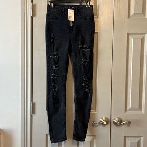 H&M Super Stretch Black ripped jeans. US size 4. EUR size 36.